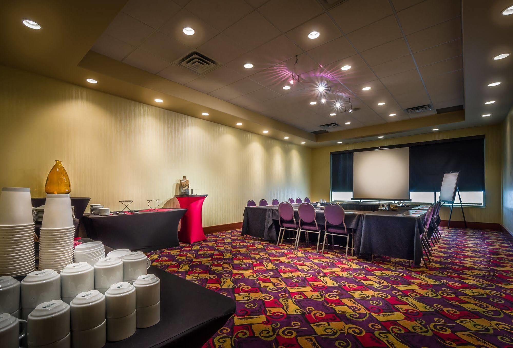Deerfoot Inn And Casino YYC Eksteriør bilde